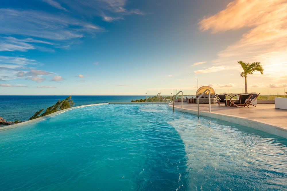 Rooftop pool