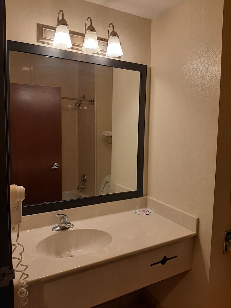 The Regal Hotel - photo 28
