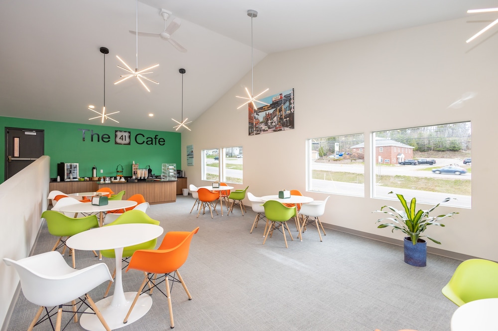 Cedar Motor Inn - photo 27