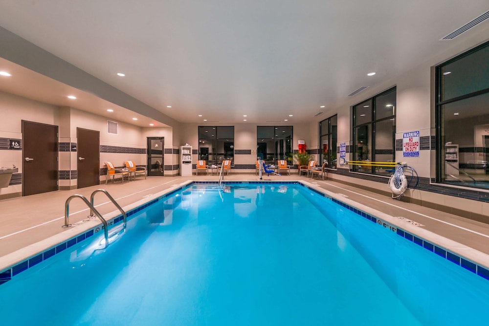 Hampton Inn & Suites Wixom - photo 36