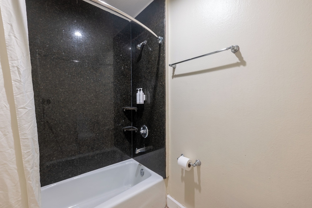Hollywood City Inn - photo 42