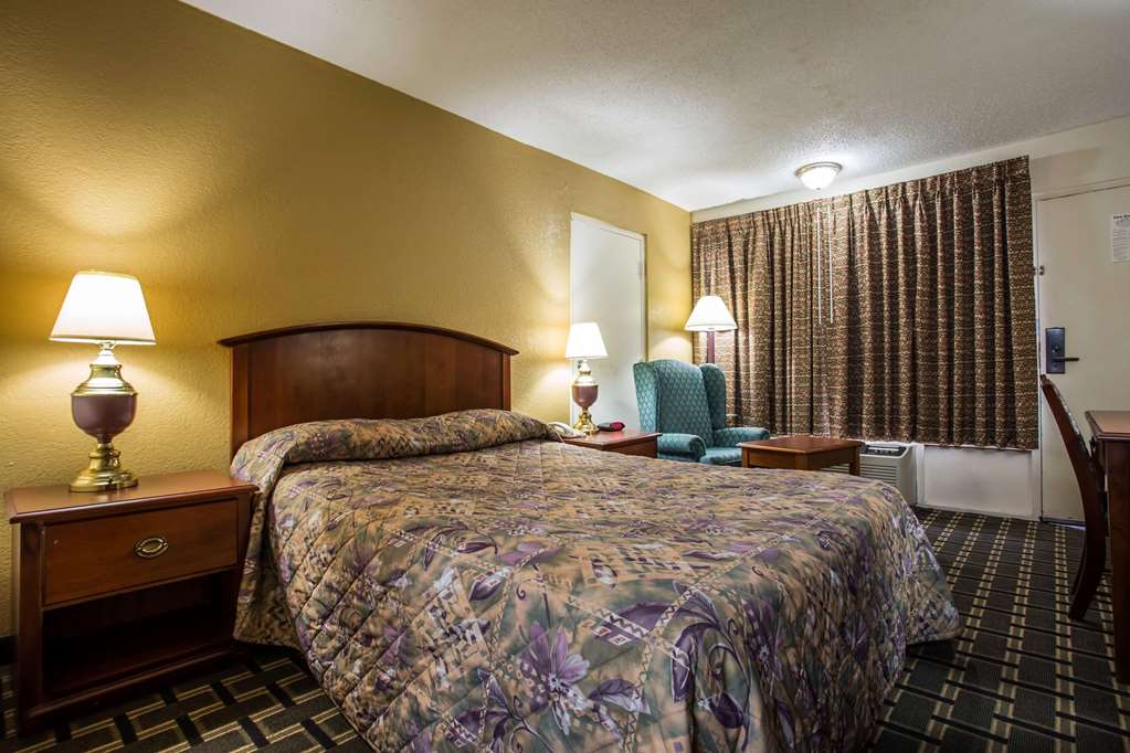 Econo Lodge Salisbury South - photo 23