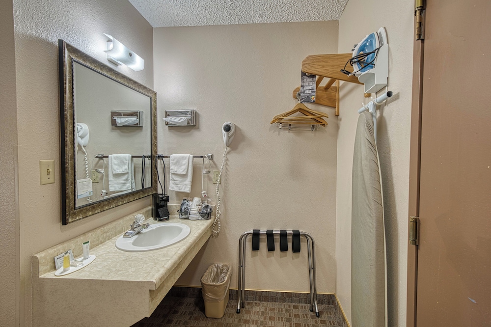 Super 8 by Wyndham Sturgis - photo 36