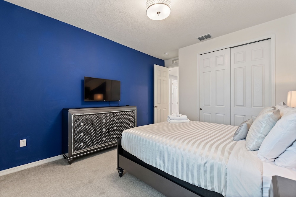 Rear Views Spa Games Room Pet Friendly Resort Amenities 8 Bedroom Villa - photo 4