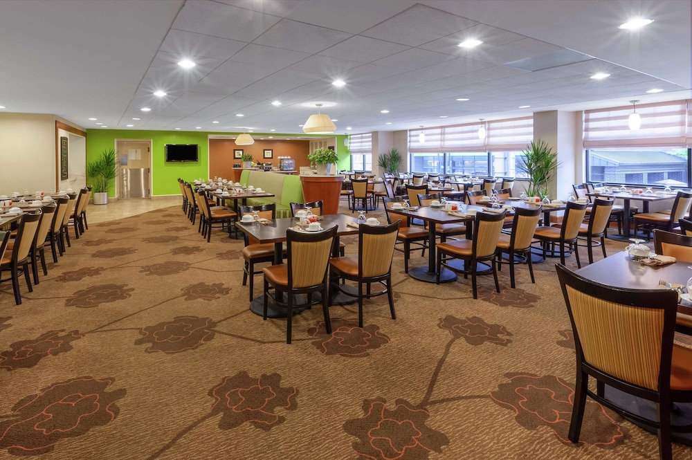 Hilton Garden Inn Pittsburgh University Place - photo 21