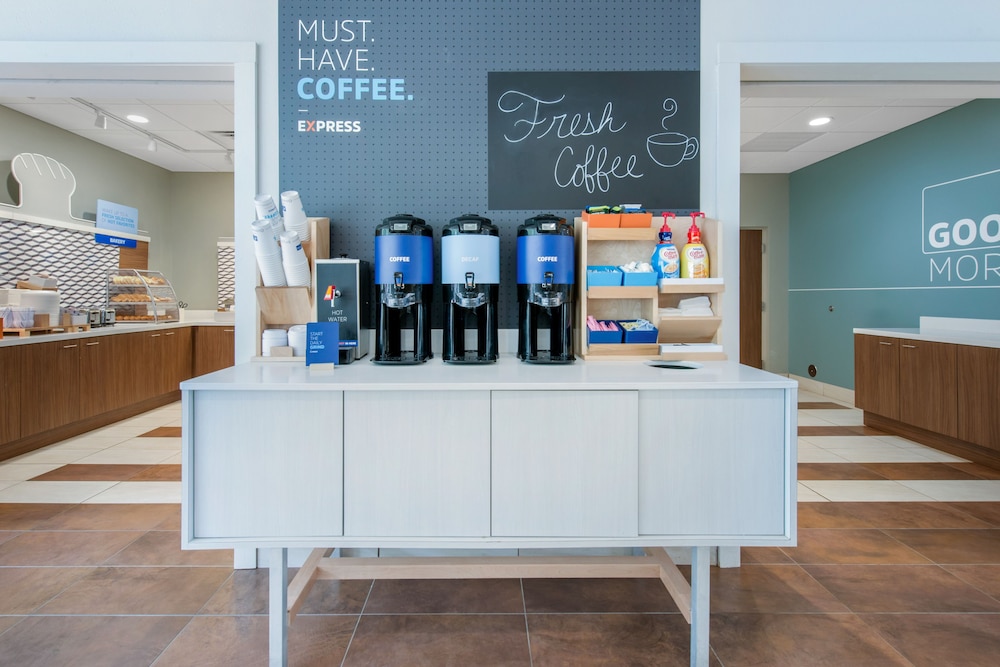Holiday Inn Express & Suites Alachua Gainesville Area by IHG - photo 61