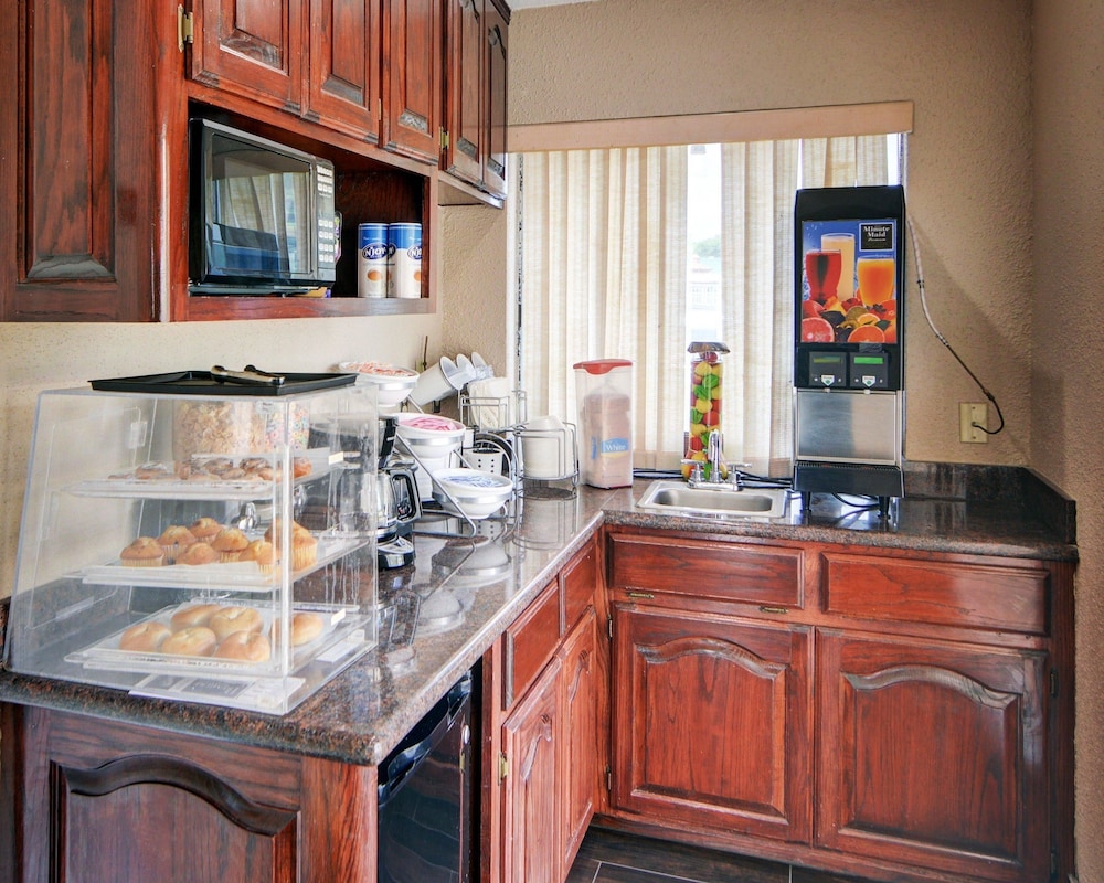 Rodeway Inn Gainesville I 35 - photo 20
