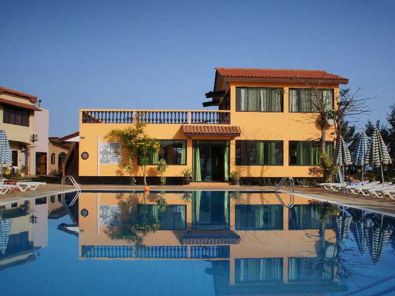 Jerma Beach Hotel — hotel in Serekunda