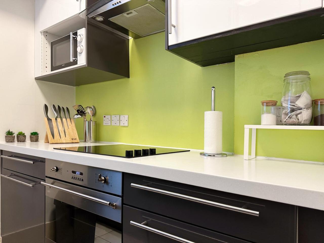 Oliver's Place in Holborn 2 Double Beds 1 Sofa Bed Great Location — 4-Star Luxury Hotel in London, United Kingdom