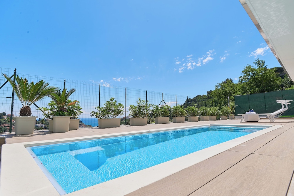 The Italian Lady — 4-Star Luxury Hotel in Alassio, Italy