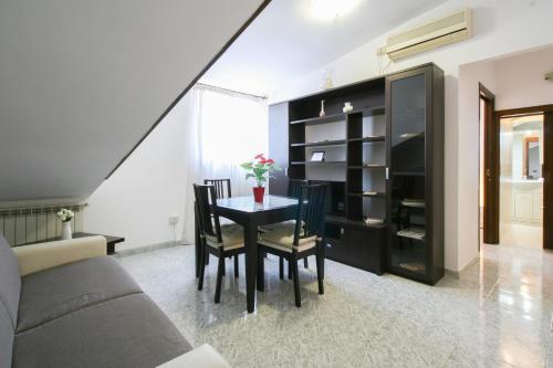 Attico Intimo Ed Accogliente Fiumicino Airport — 4-Star Luxury Hotel in Fiumicino-Isola Sacra, Italy
