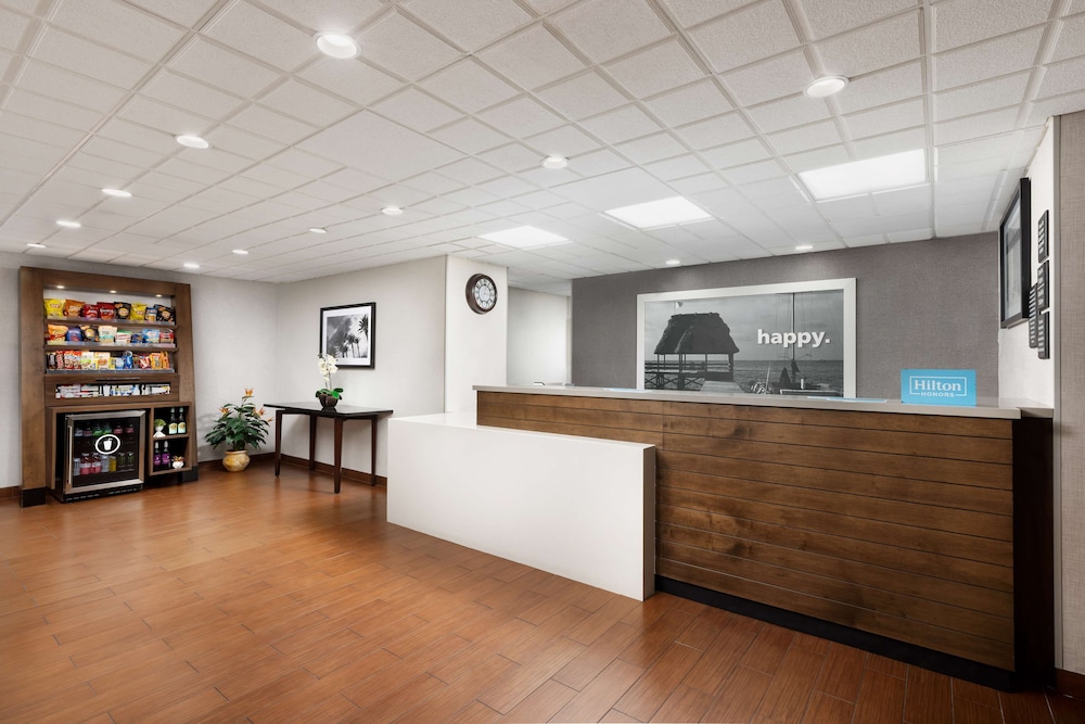 Hampton Inn Naples Central - photo 3