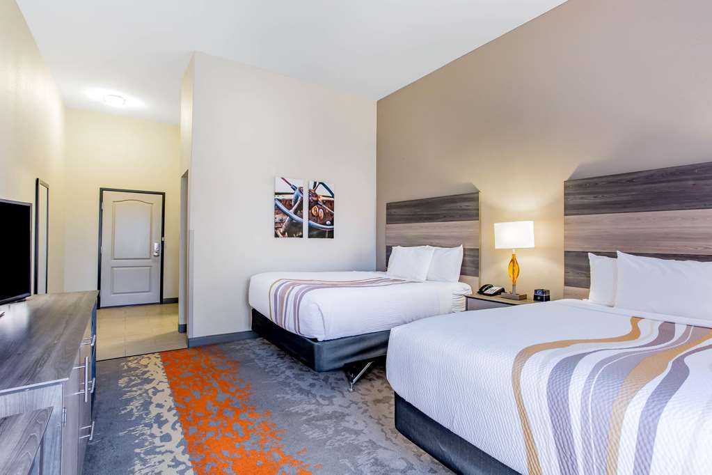 La Quinta Inn & Suites by Wyndham Andrews - photo 13