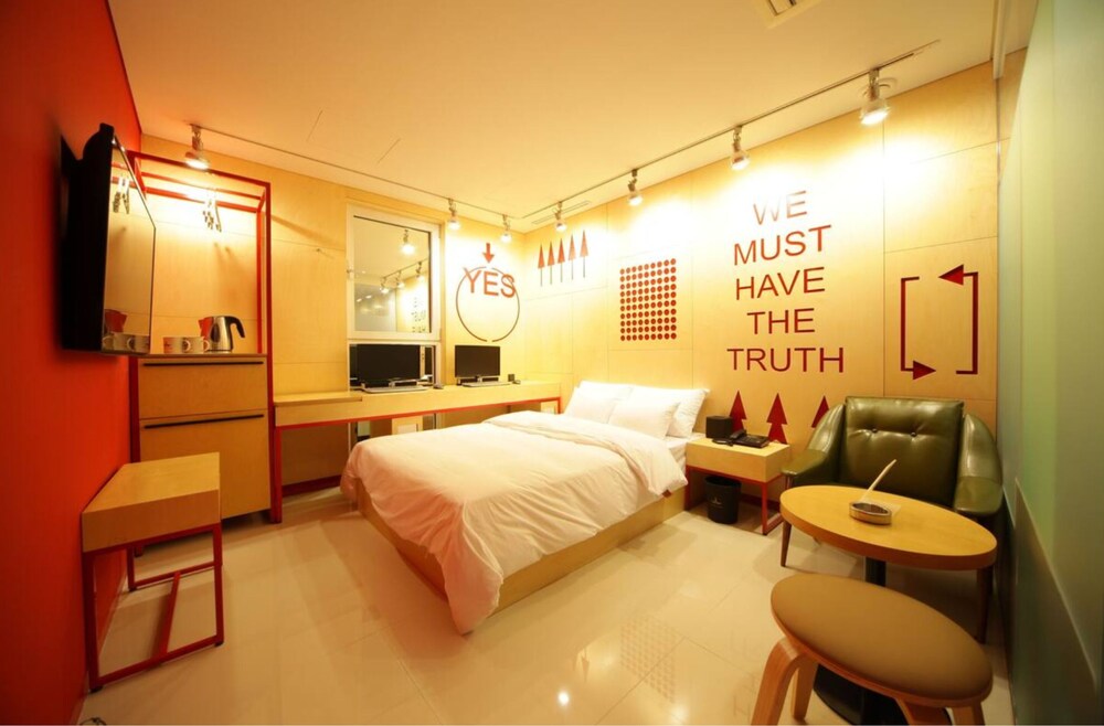 Hotel Star — Unknown City — photo 5