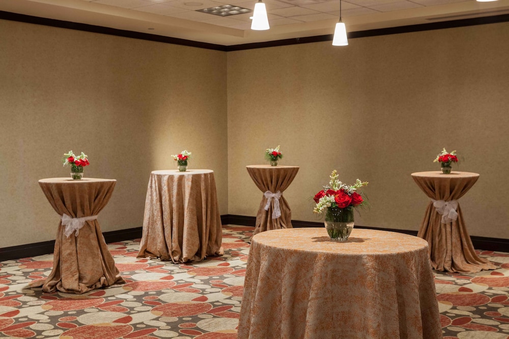 Hilton Garden Inn El Paso University - photo 24