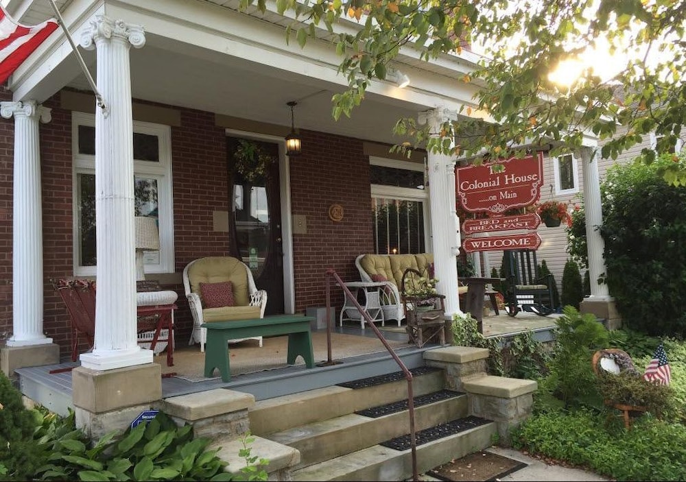Colonial House On Main 9199946 — Ligonier