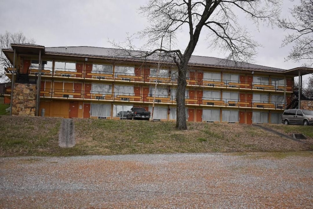 AmeriVu Inn & Suites Gilbertsville - photo 25