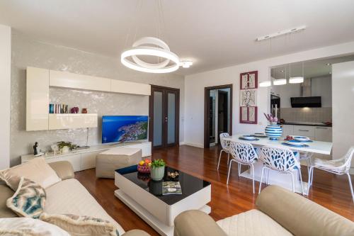 Seaview Apartment with Free Garage Parking 2 min to Beach Zaton near Dubrovnik