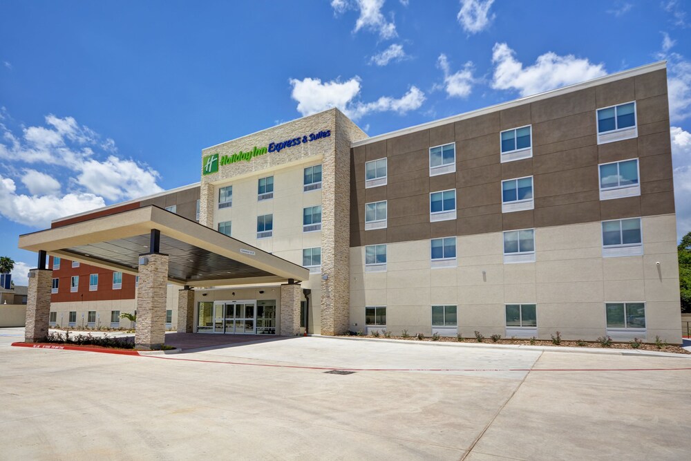Holiday Inn Express & Suites Houston NASA Boardwalk Area by IHG - photo 42
