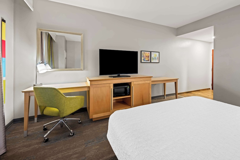 Hampton Inn & Suites Wilson I 95 - photo 18