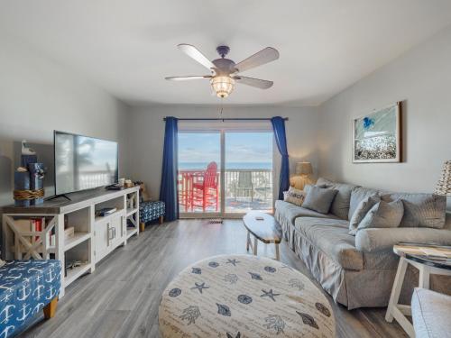 Ocean Dunes 1402 — 4-Star Luxury Hotel in Kure Beach, United States