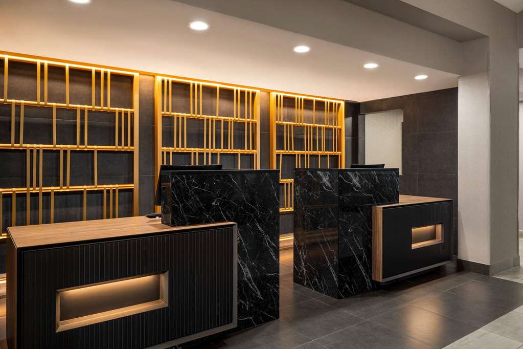 La Quinta Inn & Suites by Wyndham Round Rock North - photo 4