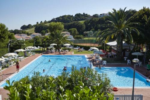 Villetta trilocale con PISCINA E SPIAGGIA incluse Taunus Vacanze cod 454 — 4-Star Luxury Hotel in Numana, Italy