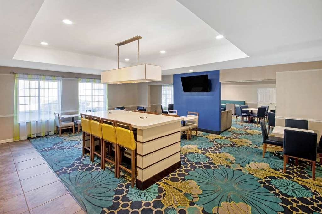 La Quinta Inn & Suites by Wyndham Ruidoso Downs - photo 54