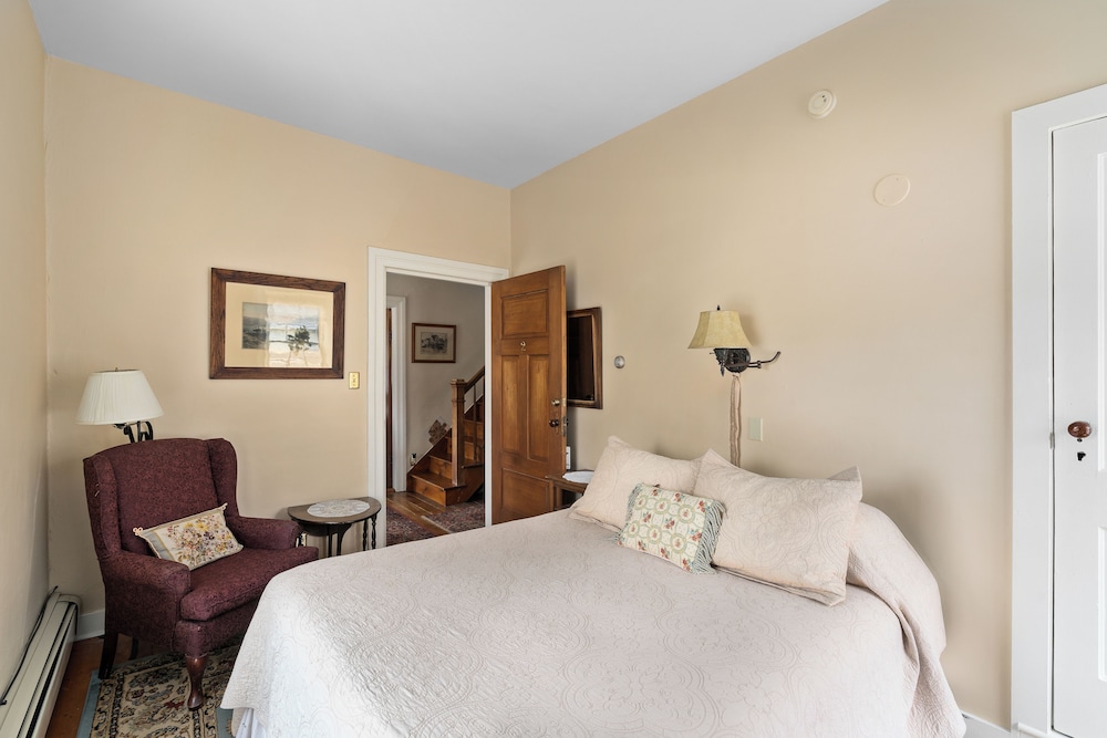 The Stagecoach Inn Bed & Breakfast and Five20 Social Stop - photo 35