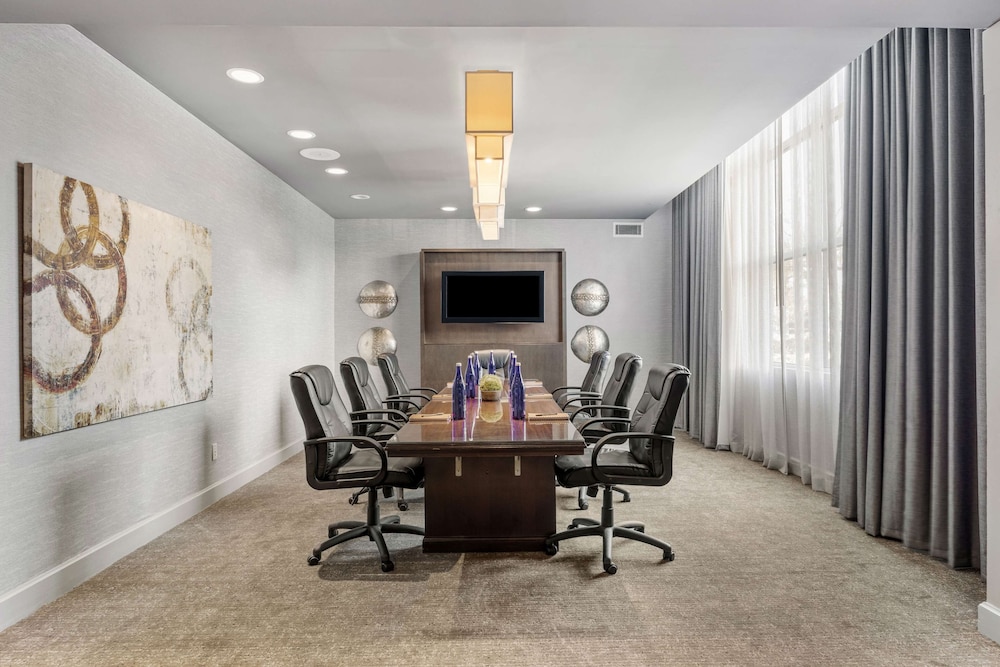 DoubleTree Suites by Hilton Hotel Huntsville South - photo 19