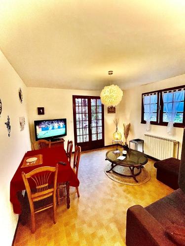 Au Pays D'hector Berlioz - last minute hotel in Unknown City
