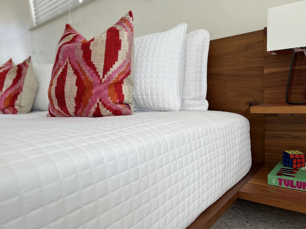 Sunset Inn & Cottages - photo 4