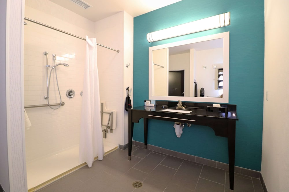 Hampton Inn Kearney - photo 29