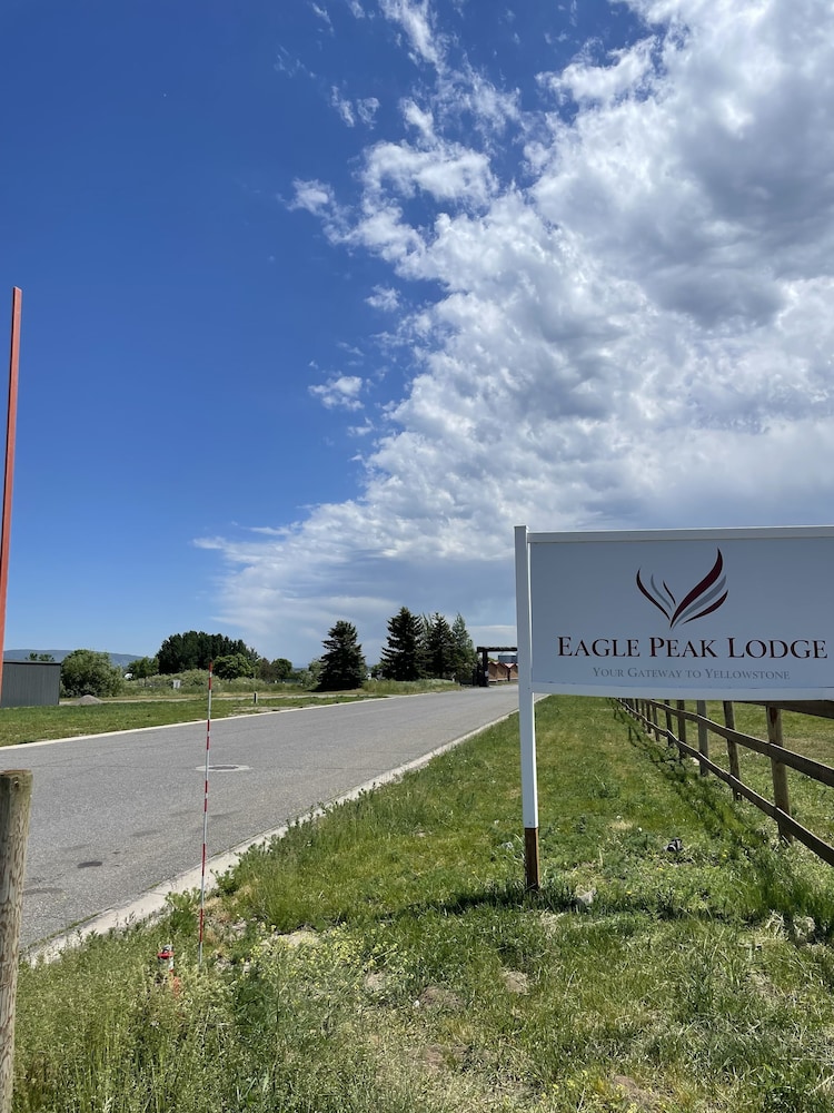 Eagle Peak Lodge & Cabins - photo 15