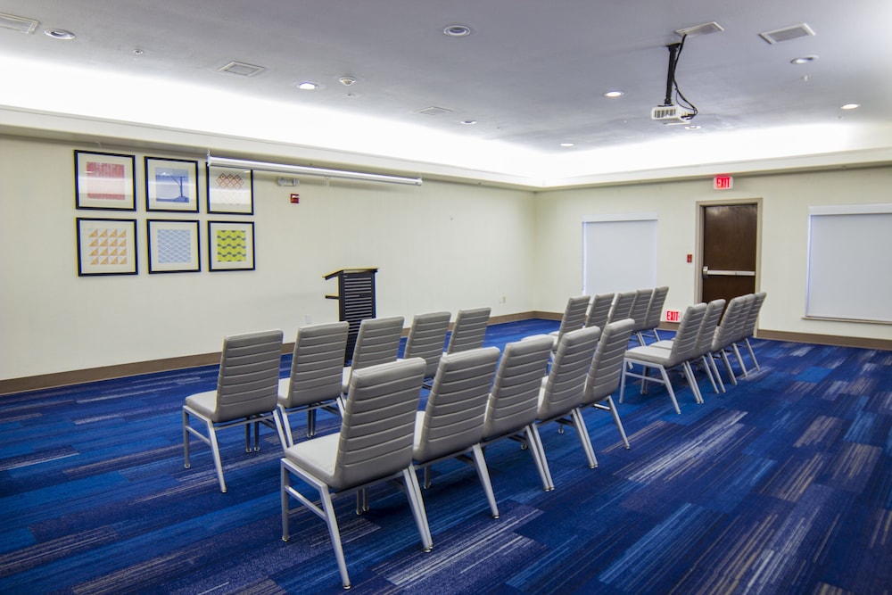 Holiday Inn Express Hotel & Suites Seguin by IHG - photo 37