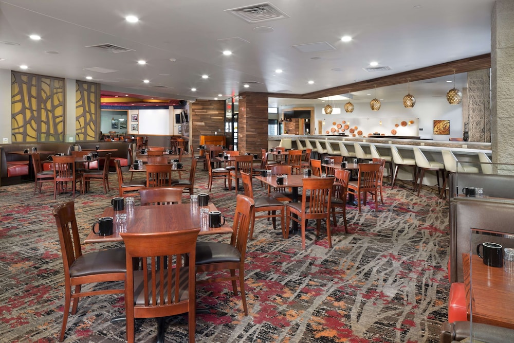 DoubleTree by Hilton Hotel Lawrence - photo 24