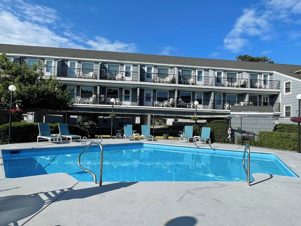 Grand Beach Inn - photo 53