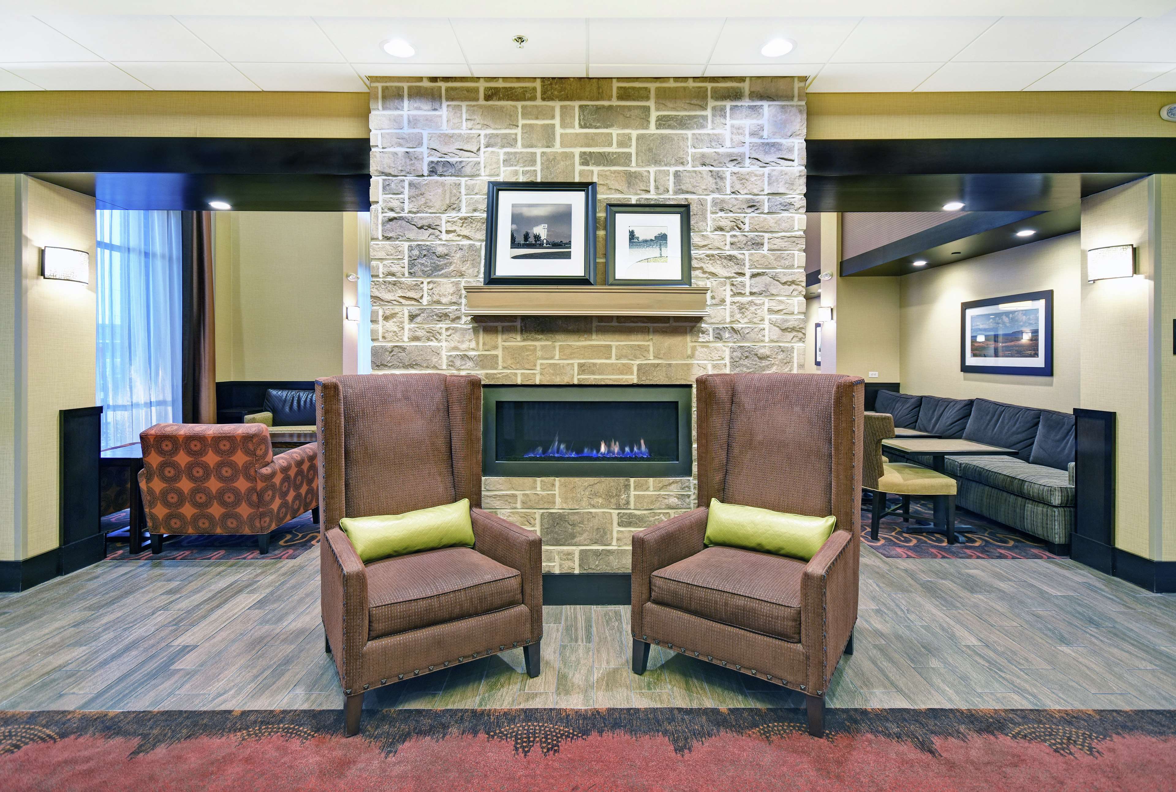 Hampton Inn & Suites Milwaukee Franklin - photo 2