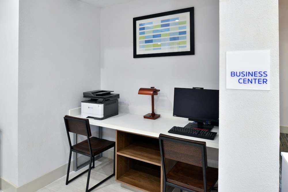 Holiday Inn Express & Suites Carthage by IHG - photo 66