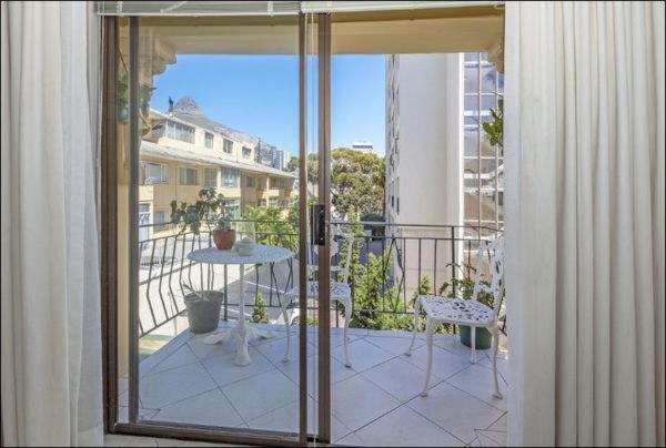 5 Oceantides Cosy Sea Point Apartments