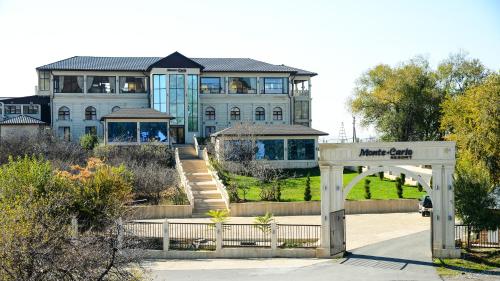 Monte Carlo resort — hotel in Jalal-Abad