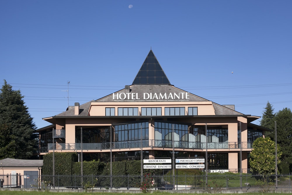 Hotel Diamante — 4-Star Luxury Hotel in Corbetta, Italy