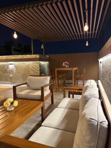 قمه الفخامه بلكونه Luxury Apartments With Balcony — 4-Star Luxury Hotel in Riyadh, Saudi Arabia