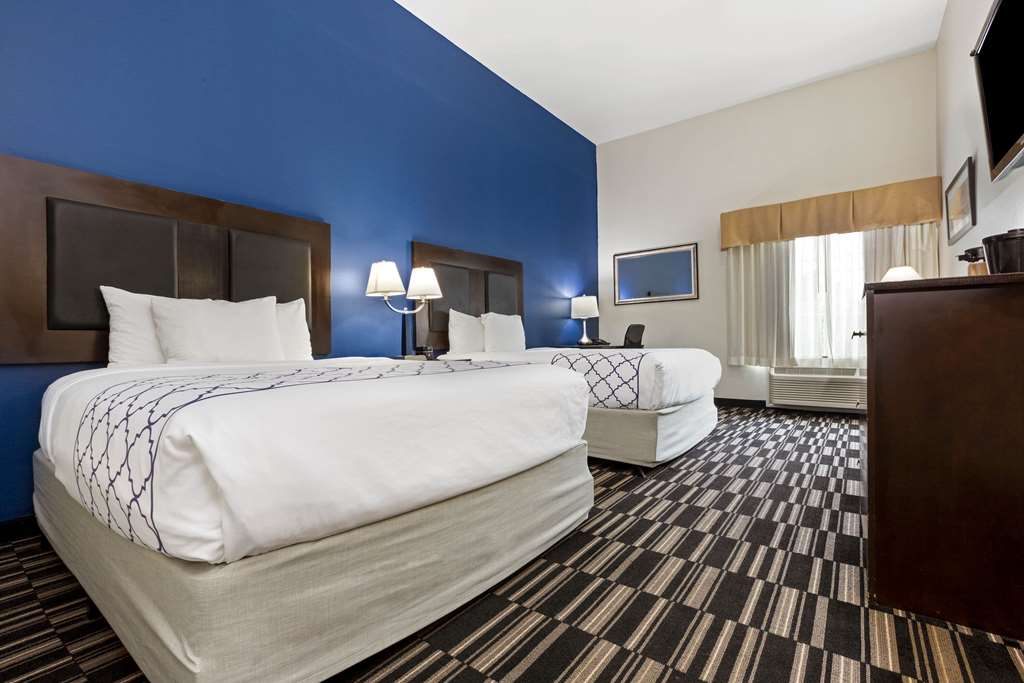 La Quinta Inn & Suites by Wyndham Alvin - photo 20