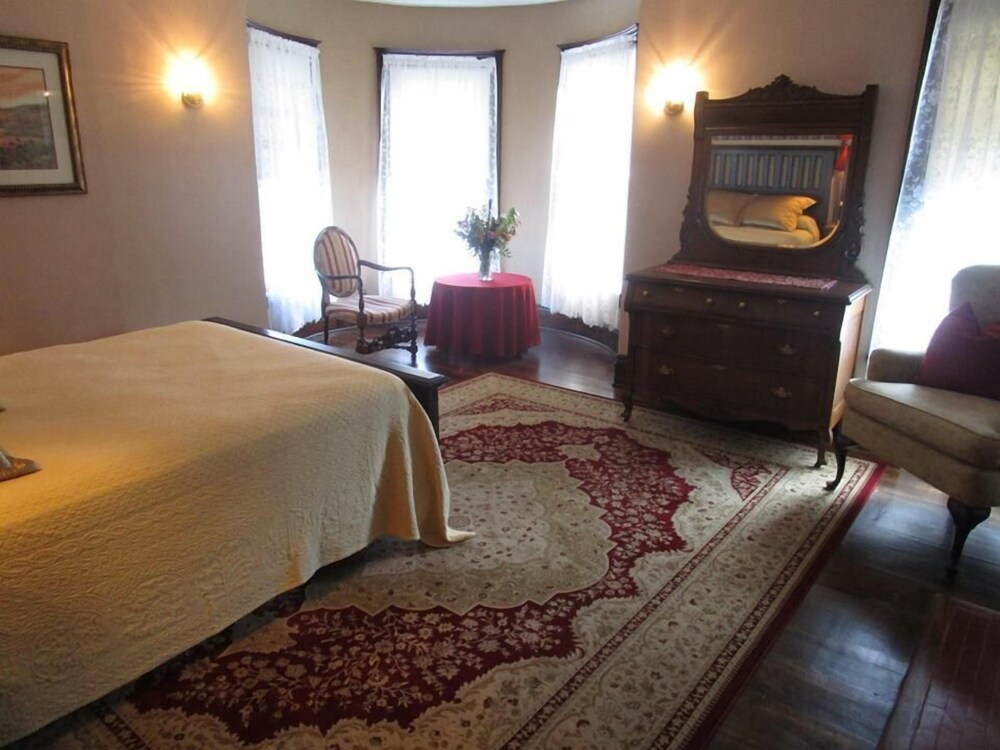 The Old Victorian Inn - photo 12