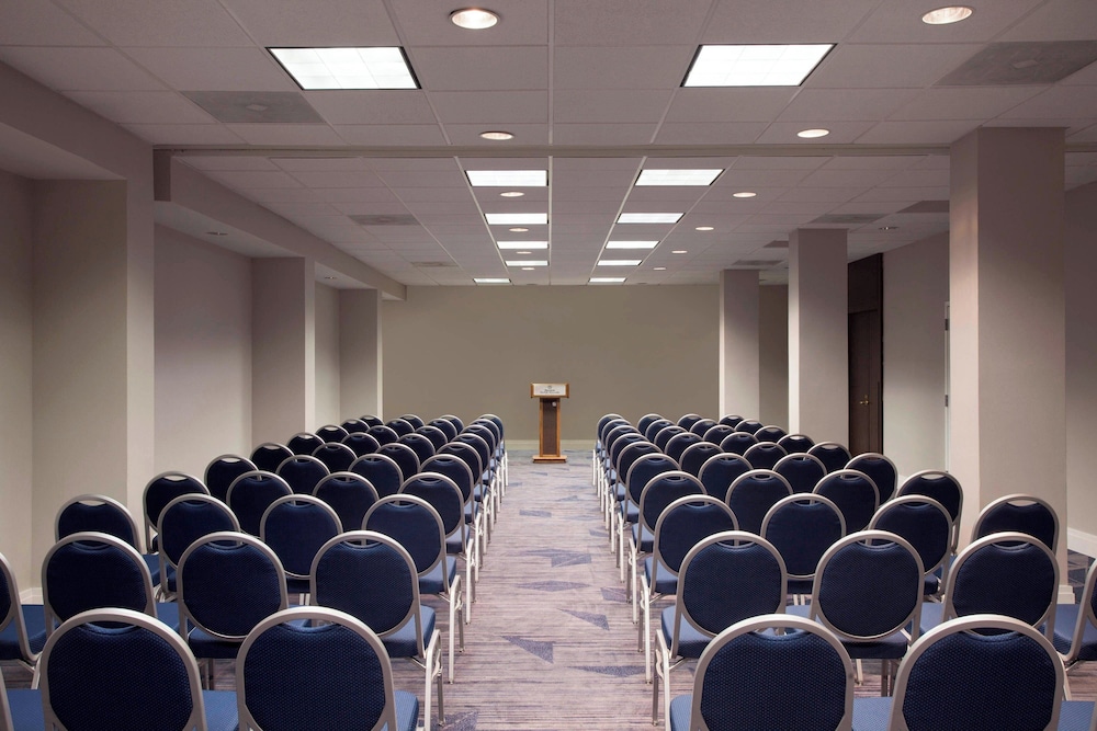 Sheraton Norfolk Waterside Hotel - photo 45
