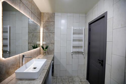 1 BR Apartment in Isani