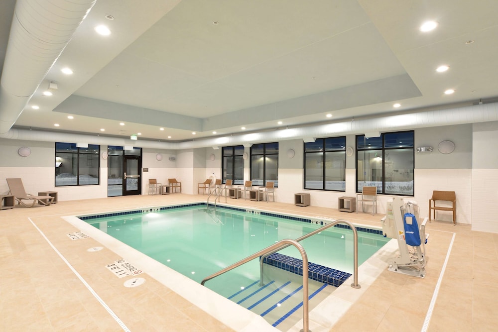 Hampton Inn & Suites Menomonie UW Stout - photo 42