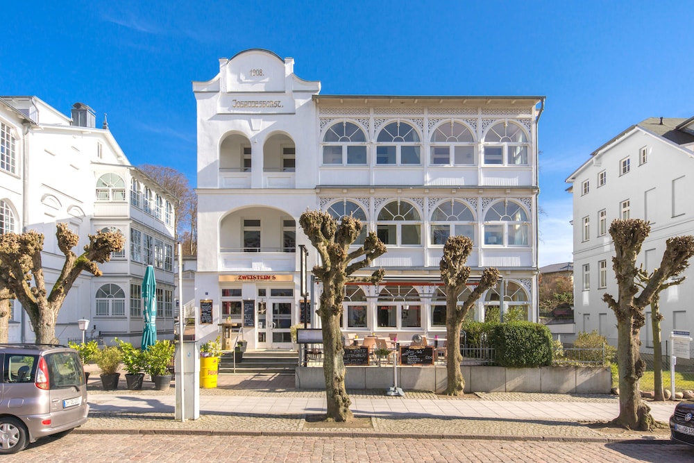 Haus Johanneshorst — 4-Star Luxury Hotel in Sellin, Germany