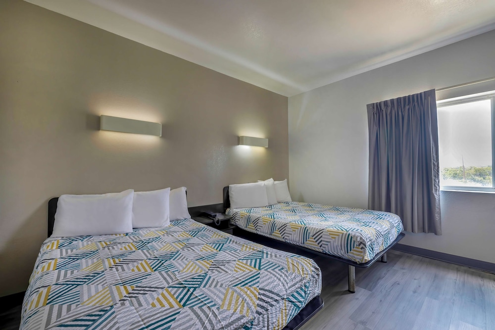 Motel 6 Cedar Park TX - photo 6